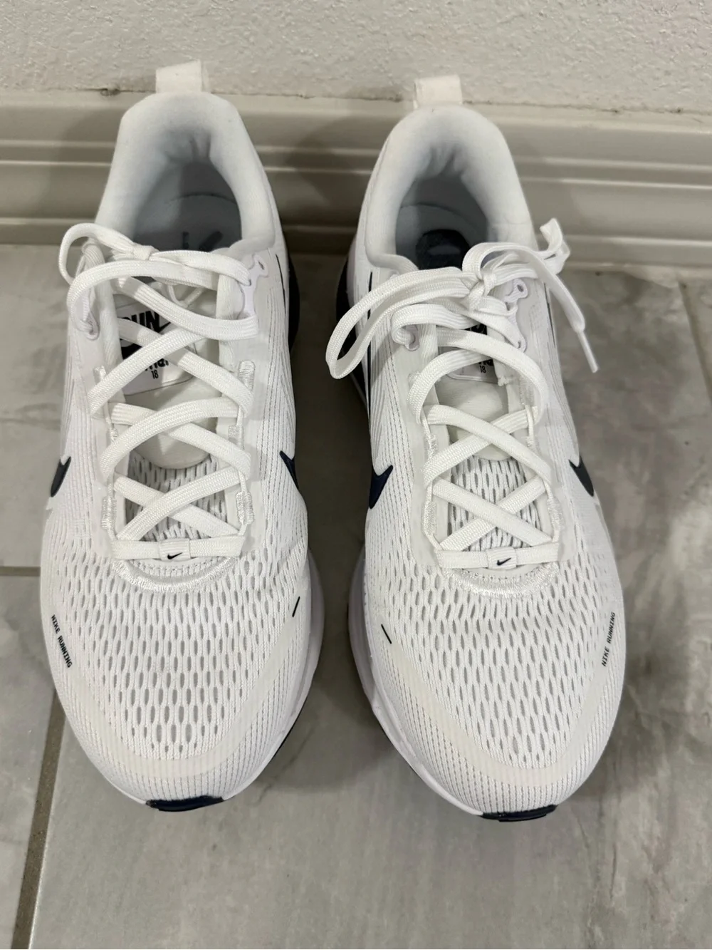 Nike White/Navy Running Sneakers with Navy Swoosh